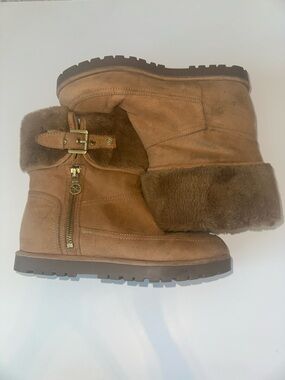 Guess Women's Tan Interior Faux-Fur Gold Zipper Winter Boots Cozy Comfy 7.5 US